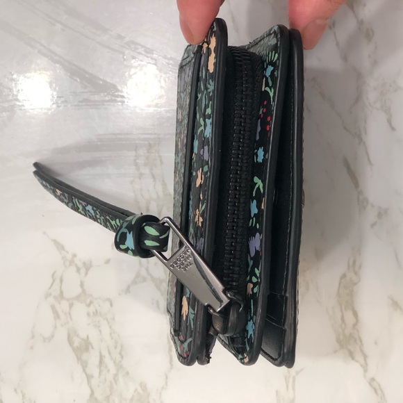 MARC JACOBS Black Mini Ditsy Floral ‘the Softshot’ Compact Wallet - Picture 10 of 11